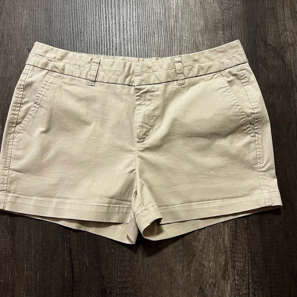Khakis by GAP The City 3 Inch Tan Shorts Size 4